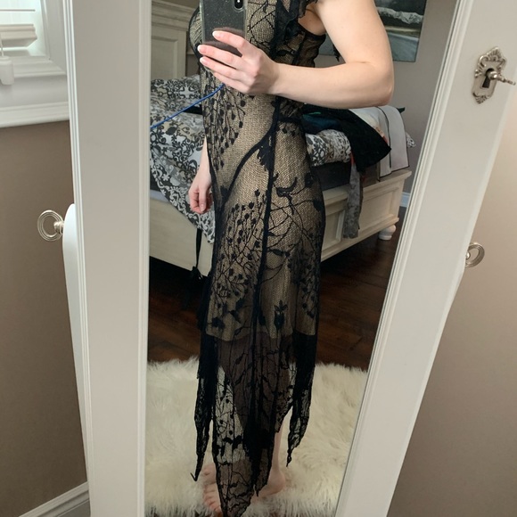 Elegant black lace dress. Suitable for many formal events. - Picture 2 of 2